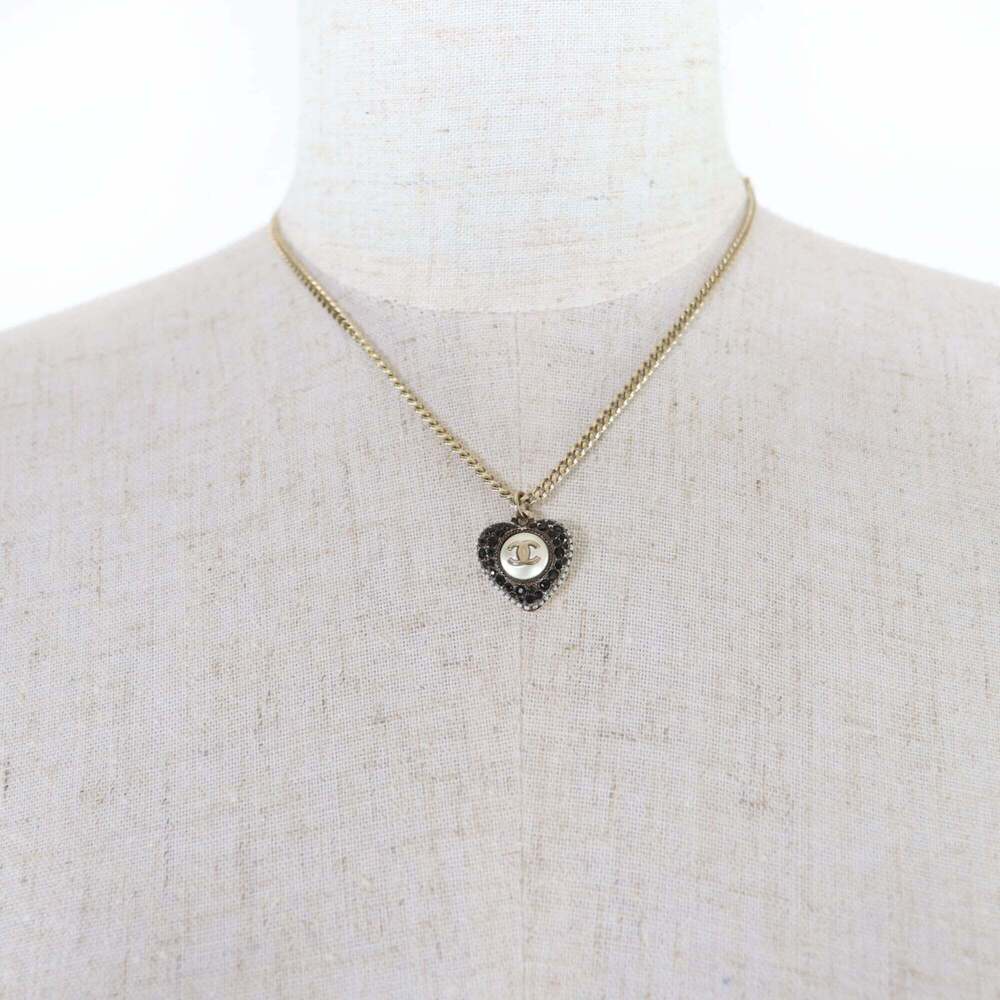 CHANEL Gold Pearl Logo Necklace - Picture 4 of 7